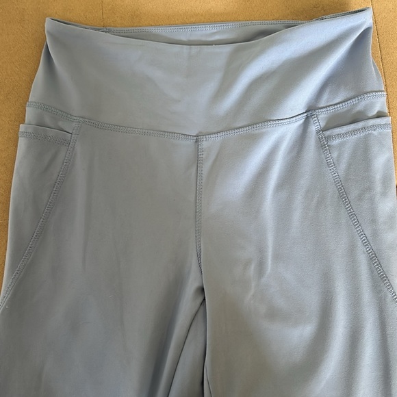 Periwinkle danskin leggings with pockets - Picture 3 of 5